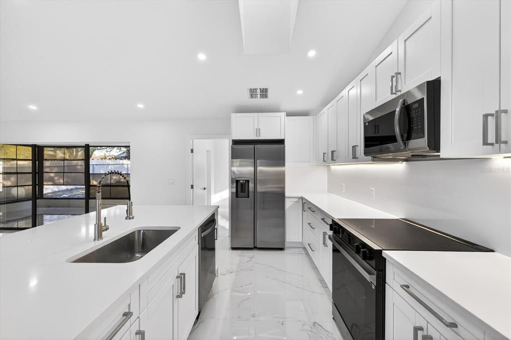 En Venta: $349,900 (2 camas, 2 baños, 1825 Pies cuadrados)