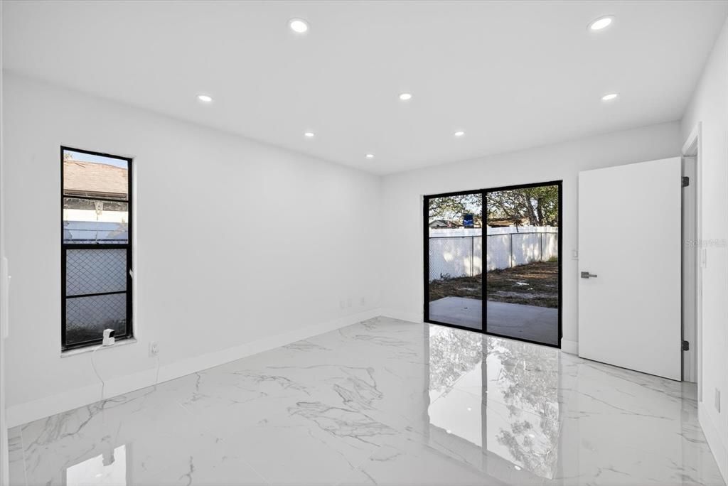 En Venta: $349,900 (2 camas, 2 baños, 1825 Pies cuadrados)