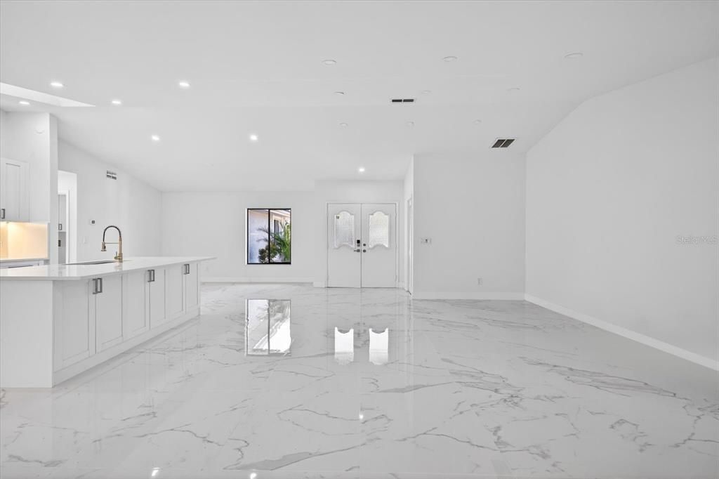 En Venta: $349,900 (2 camas, 2 baños, 1825 Pies cuadrados)