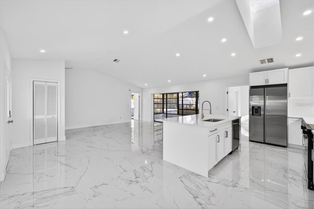 En Venta: $349,900 (2 camas, 2 baños, 1825 Pies cuadrados)