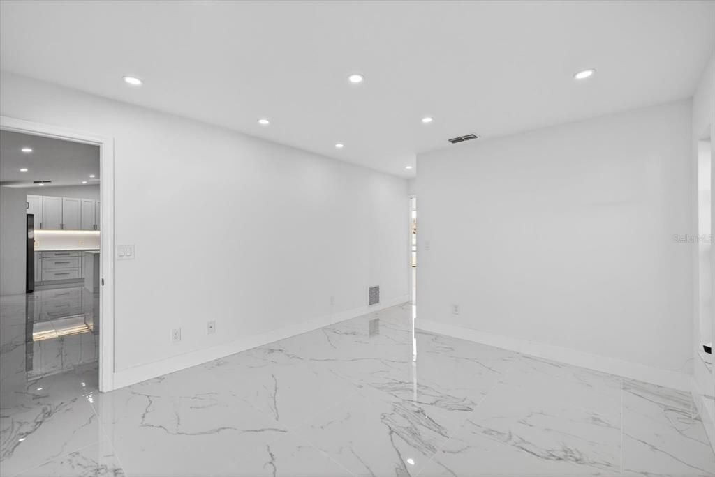 En Venta: $349,900 (2 camas, 2 baños, 1825 Pies cuadrados)