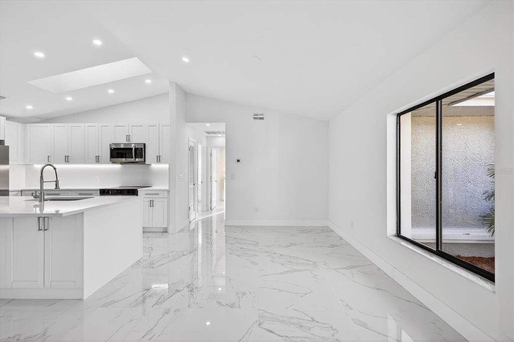 En Venta: $349,900 (2 camas, 2 baños, 1825 Pies cuadrados)