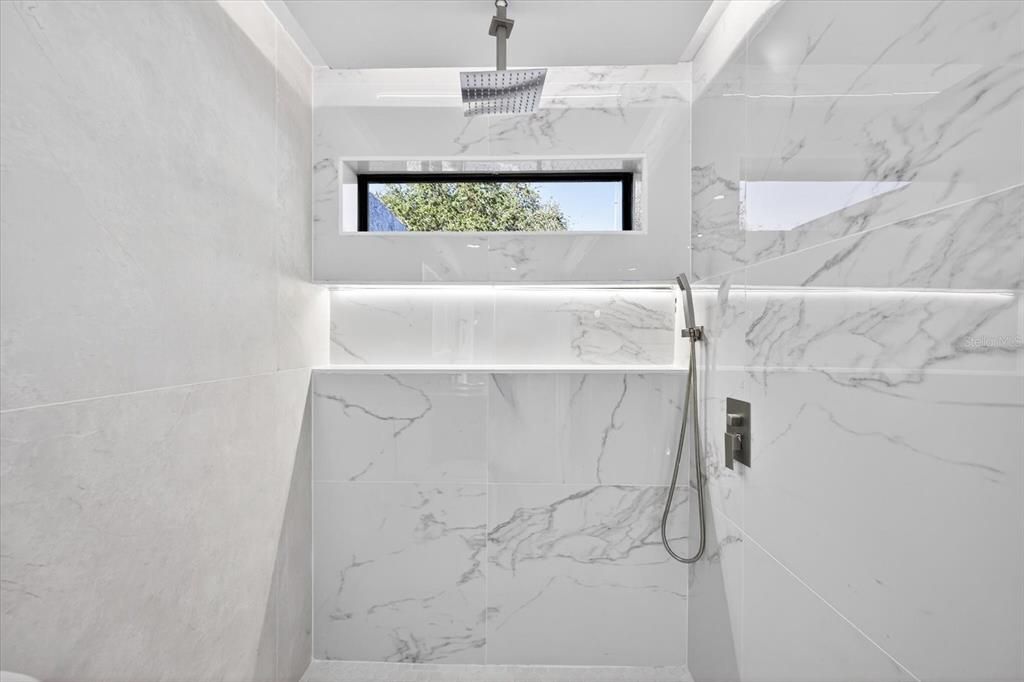 En Venta: $349,900 (2 camas, 2 baños, 1825 Pies cuadrados)