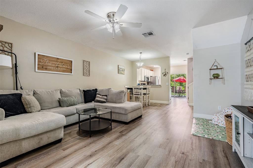 For Sale: $259,000 (3 beds, 2 baths, 1383 Square Feet)