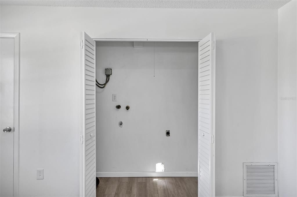 For Rent: $1,595 (2 beds, 1 baths, 806 Square Feet)