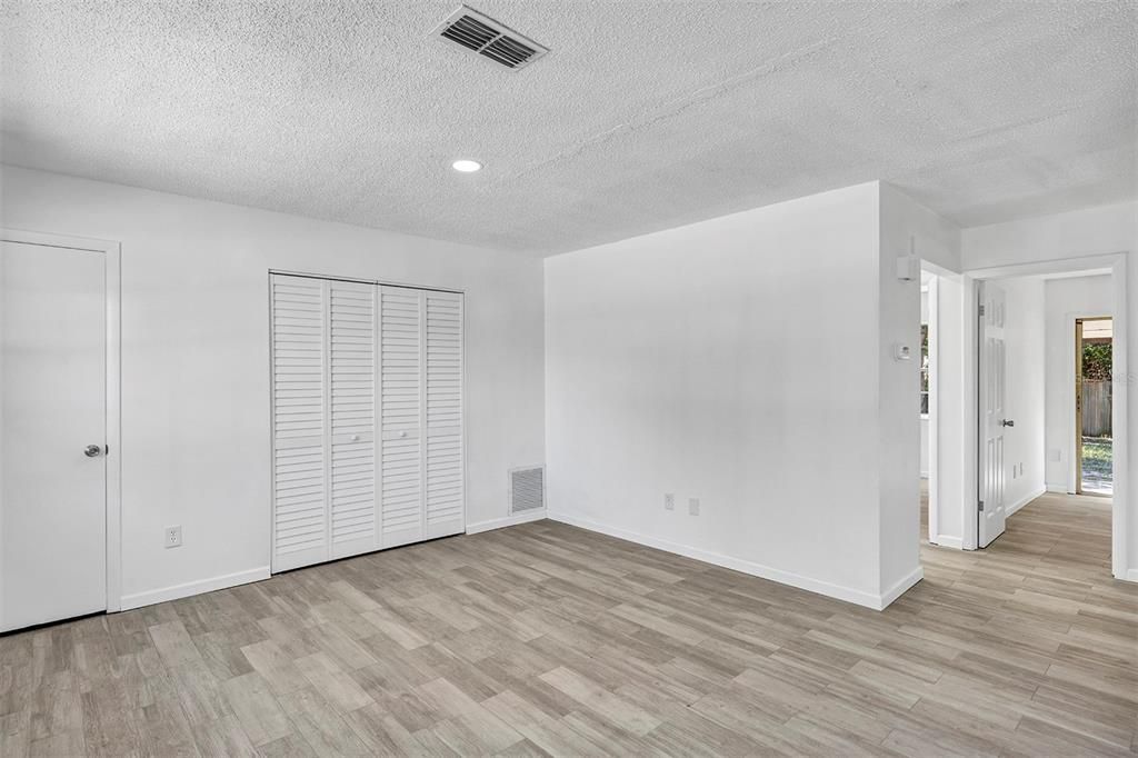 For Rent: $1,595 (2 beds, 1 baths, 806 Square Feet)