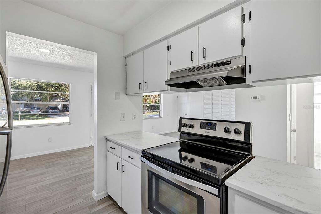 For Rent: $1,595 (2 beds, 1 baths, 806 Square Feet)