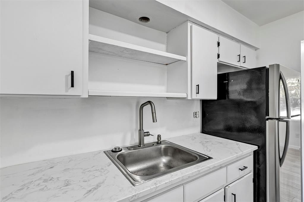 For Rent: $1,595 (2 beds, 1 baths, 806 Square Feet)