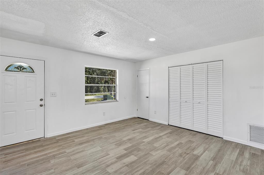 For Rent: $1,595 (2 beds, 1 baths, 806 Square Feet)