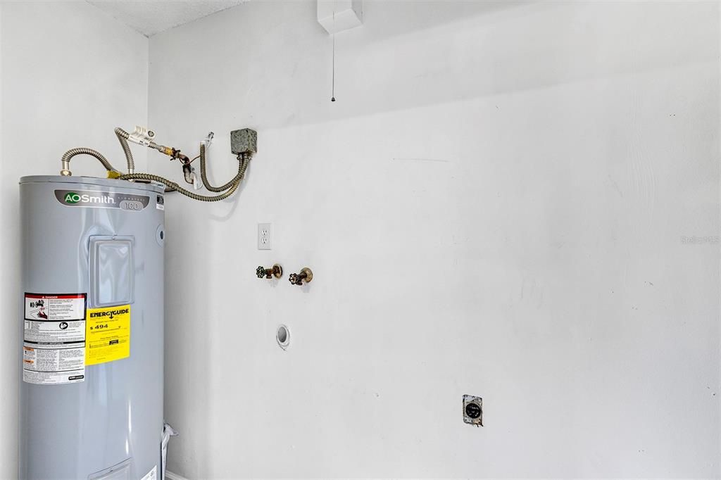 For Rent: $1,595 (2 beds, 1 baths, 806 Square Feet)