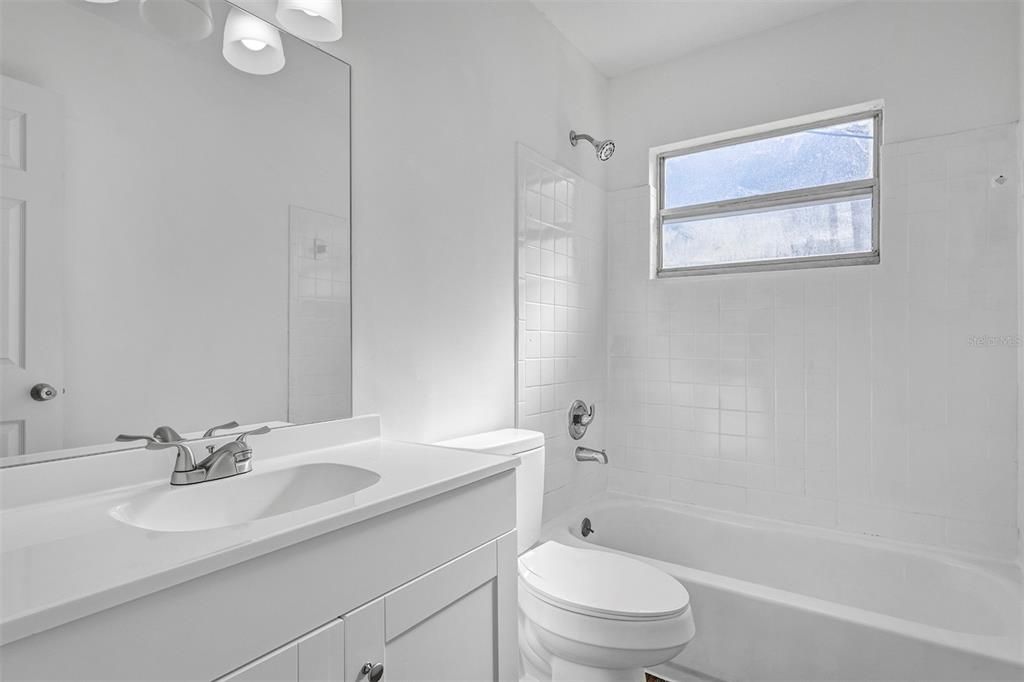 For Rent: $1,595 (2 beds, 1 baths, 806 Square Feet)