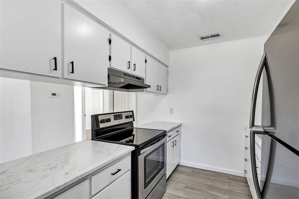 For Rent: $1,595 (2 beds, 1 baths, 806 Square Feet)