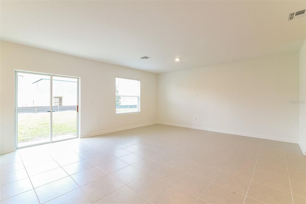 En Renta: $2,075 (5 camas, 3 baños, 2112 Pies cuadrados)