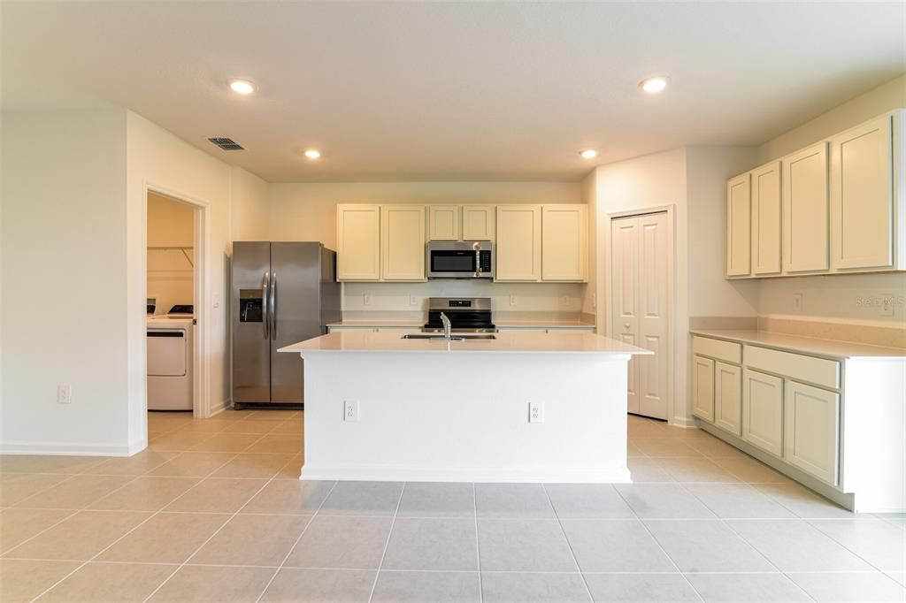 En Renta: $2,075 (5 camas, 3 baños, 2112 Pies cuadrados)