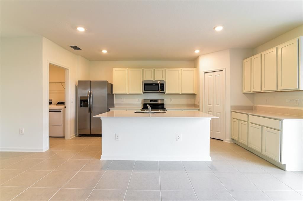 En Renta: $2,075 (5 camas, 3 baños, 2112 Pies cuadrados)