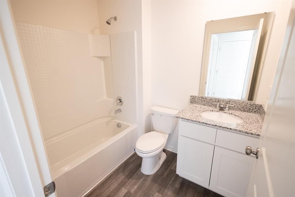 En Renta: $2,145 (4 camas, 3 baños, 2000 Pies cuadrados)