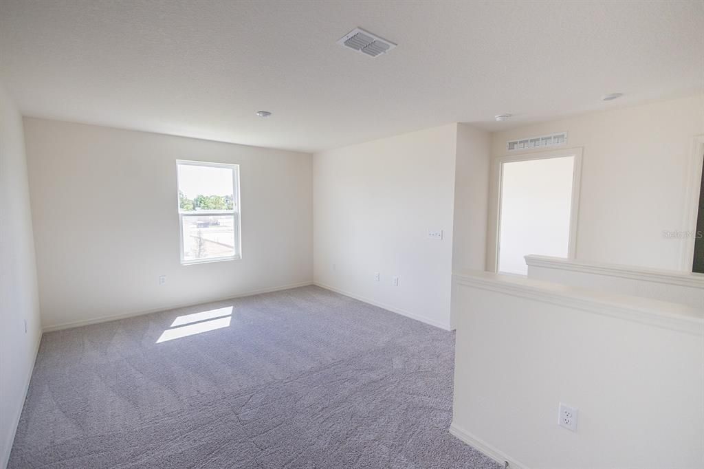 En Renta: $2,145 (4 camas, 3 baños, 2000 Pies cuadrados)