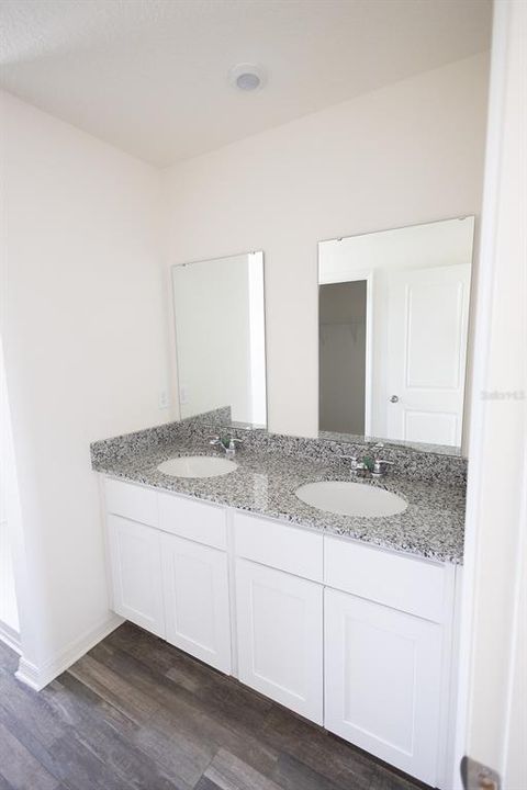 En Renta: $2,145 (4 camas, 3 baños, 2000 Pies cuadrados)