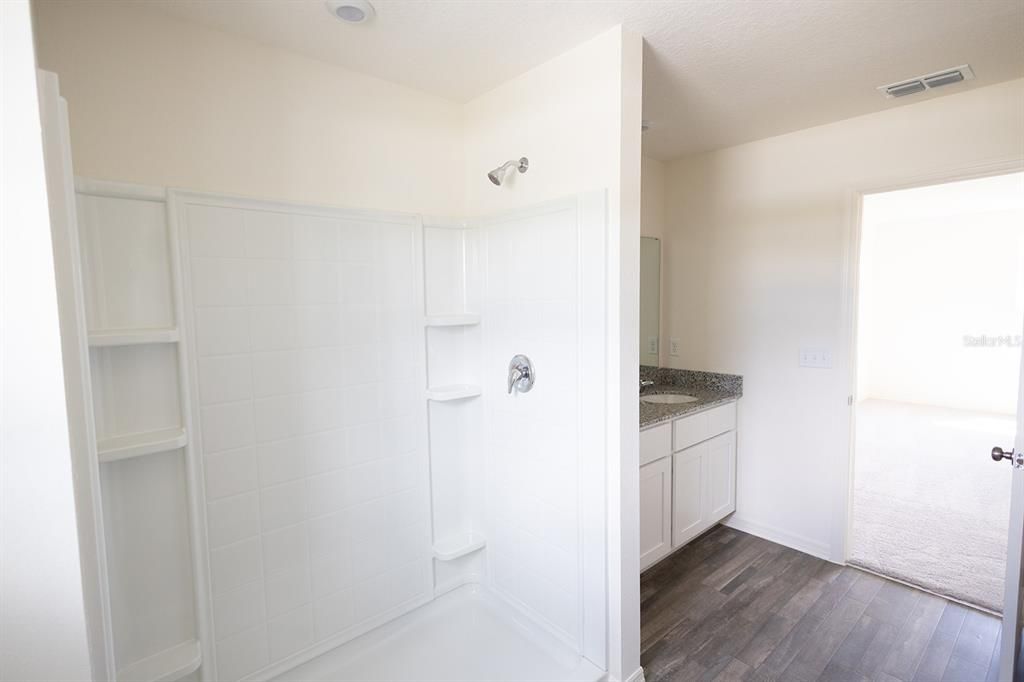 En Renta: $2,145 (4 camas, 3 baños, 2000 Pies cuadrados)