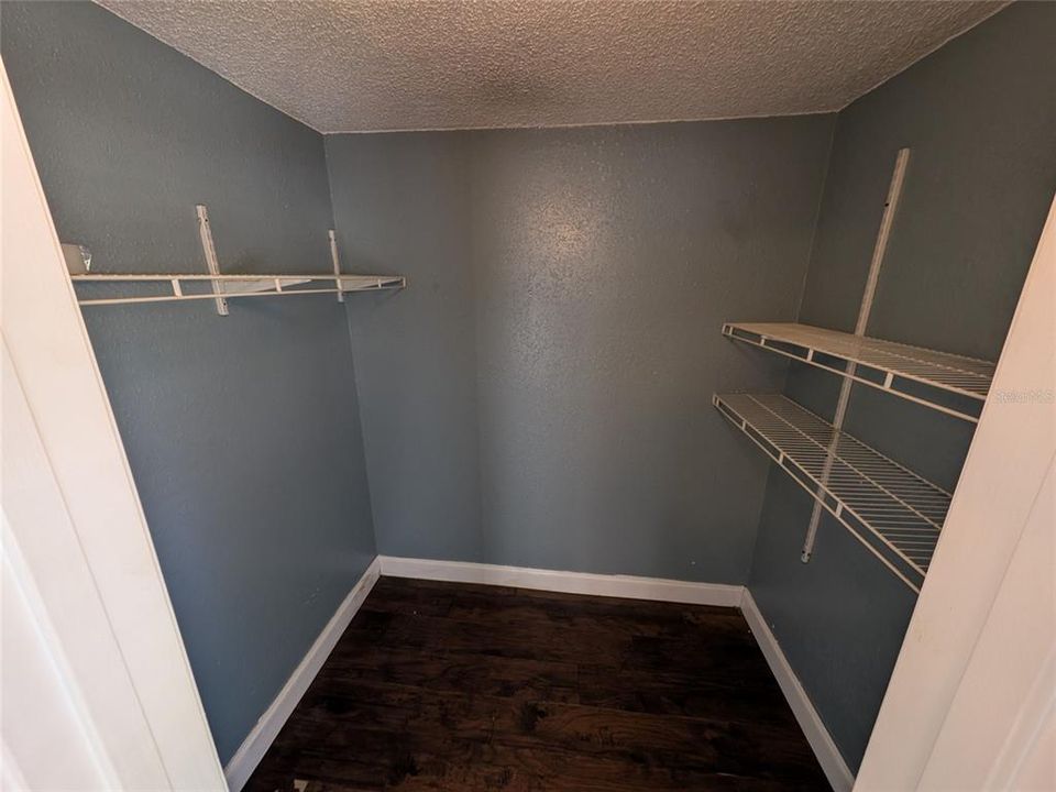 На продажу: $119,900 (2 спален, 1 ванн, 891 Квадратных фут)