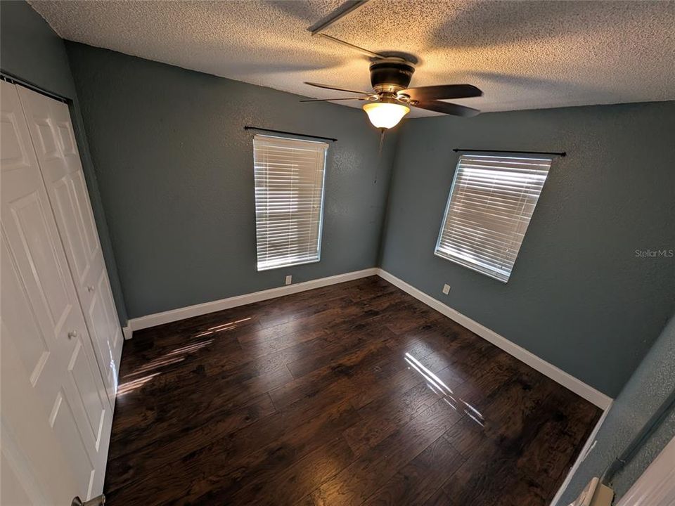 На продажу: $119,900 (2 спален, 1 ванн, 891 Квадратных фут)