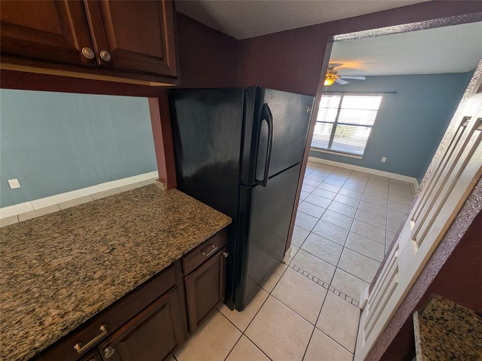 На продажу: $119,900 (2 спален, 1 ванн, 891 Квадратных фут)