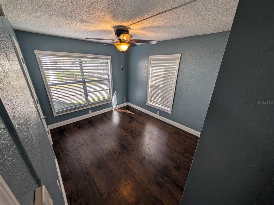 На продажу: $119,900 (2 спален, 1 ванн, 891 Квадратных фут)