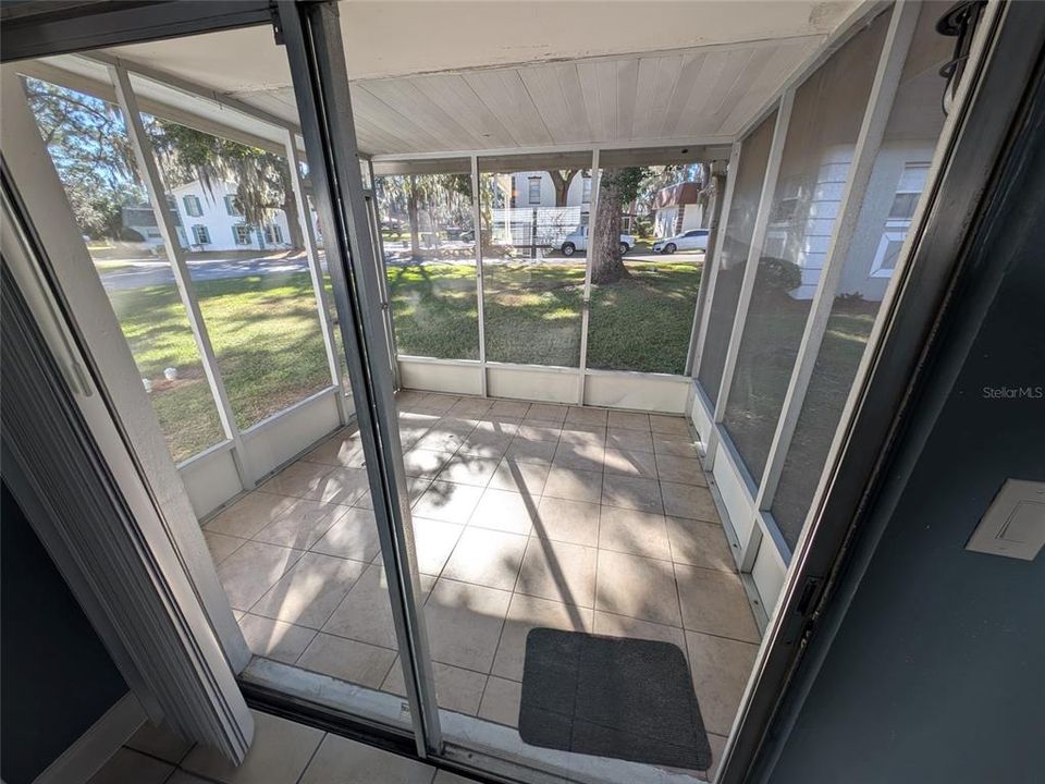 На продажу: $119,900 (2 спален, 1 ванн, 891 Квадратных фут)