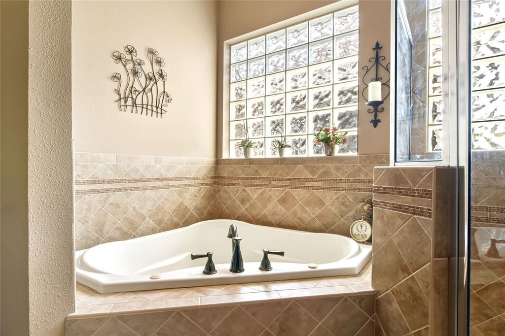 For Sale: $382,000 (3 beds, 2 baths, 2010 Square Feet)