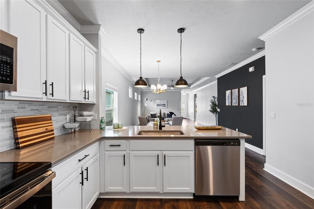 For Rent: $2,600 (3 beds, 2 baths, 1728 Square Feet)