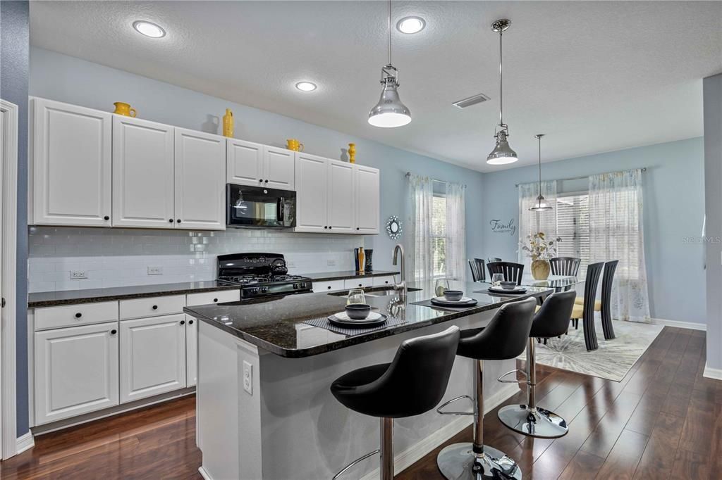 На продажу: $599,000 (3 спален, 3 ванн, 2105 Квадратных фут)