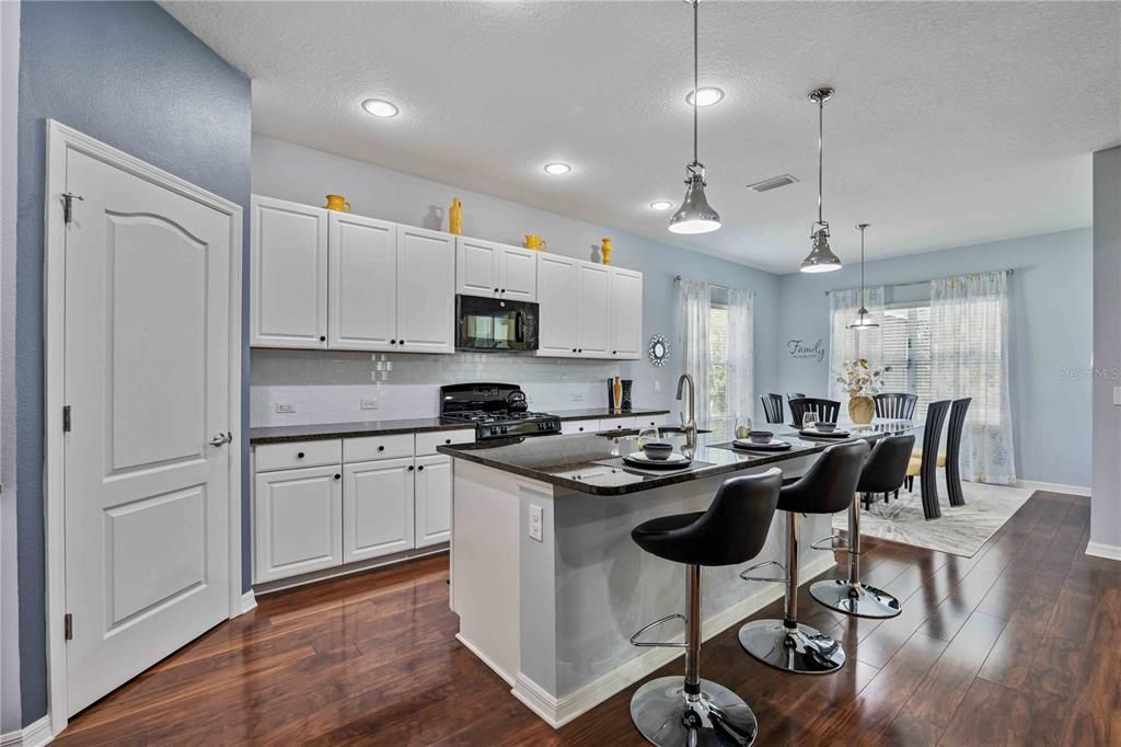 На продажу: $599,000 (3 спален, 3 ванн, 2105 Квадратных фут)