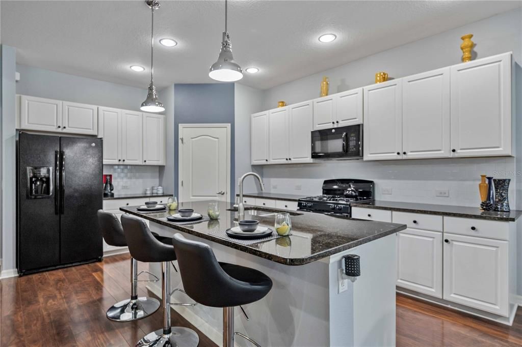 На продажу: $599,000 (3 спален, 3 ванн, 2105 Квадратных фут)