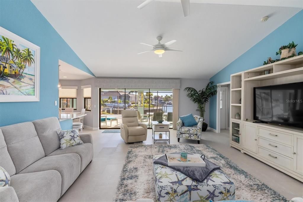 На продажу: $775,000 (3 спален, 2 ванн, 2091 Квадратных фут)