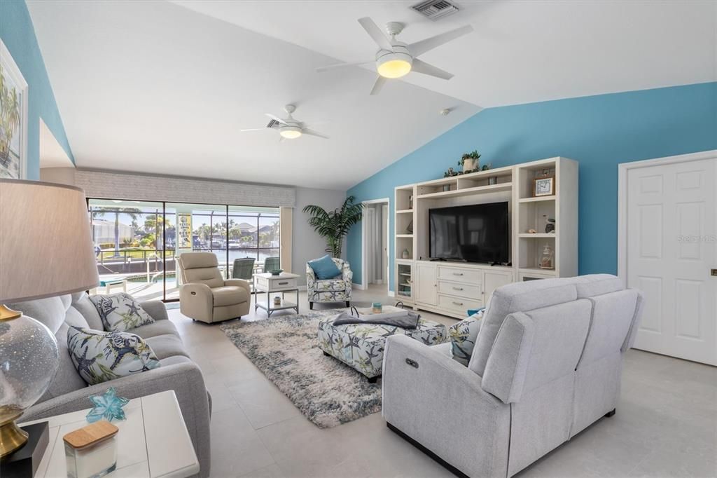 На продажу: $775,000 (3 спален, 2 ванн, 2091 Квадратных фут)