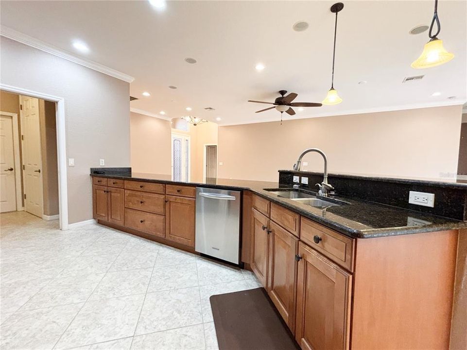 待售: $375,900 (3 贝兹, 2 浴室, 1918 平方英尺)