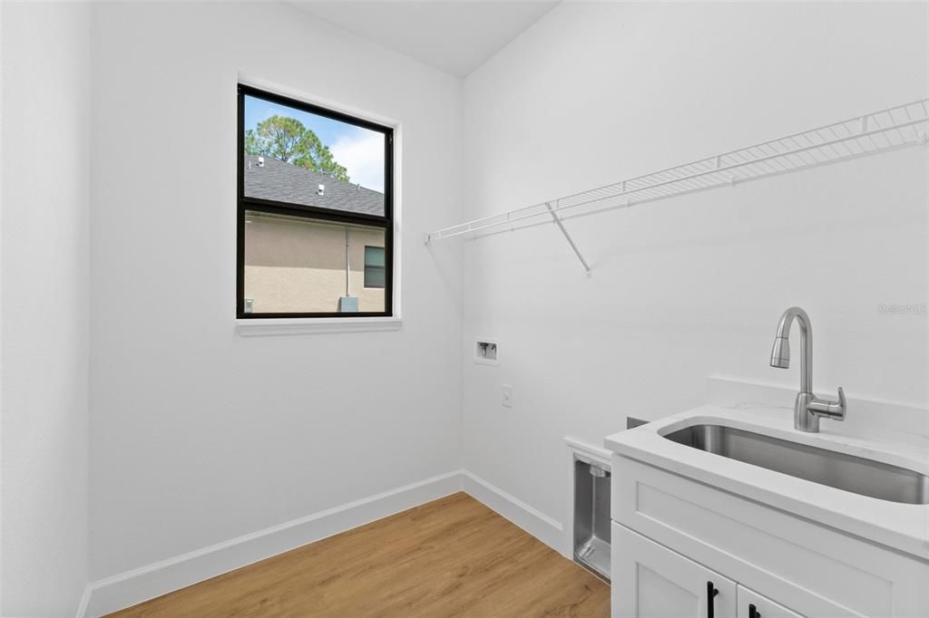 待售: $438,000 (3 贝兹, 2 浴室, 1933 平方英尺)