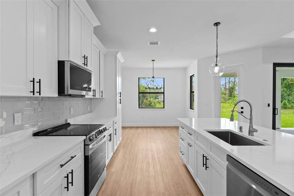 待售: $438,000 (3 贝兹, 2 浴室, 1933 平方英尺)