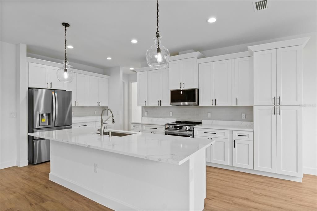 待售: $438,000 (3 贝兹, 2 浴室, 1933 平方英尺)