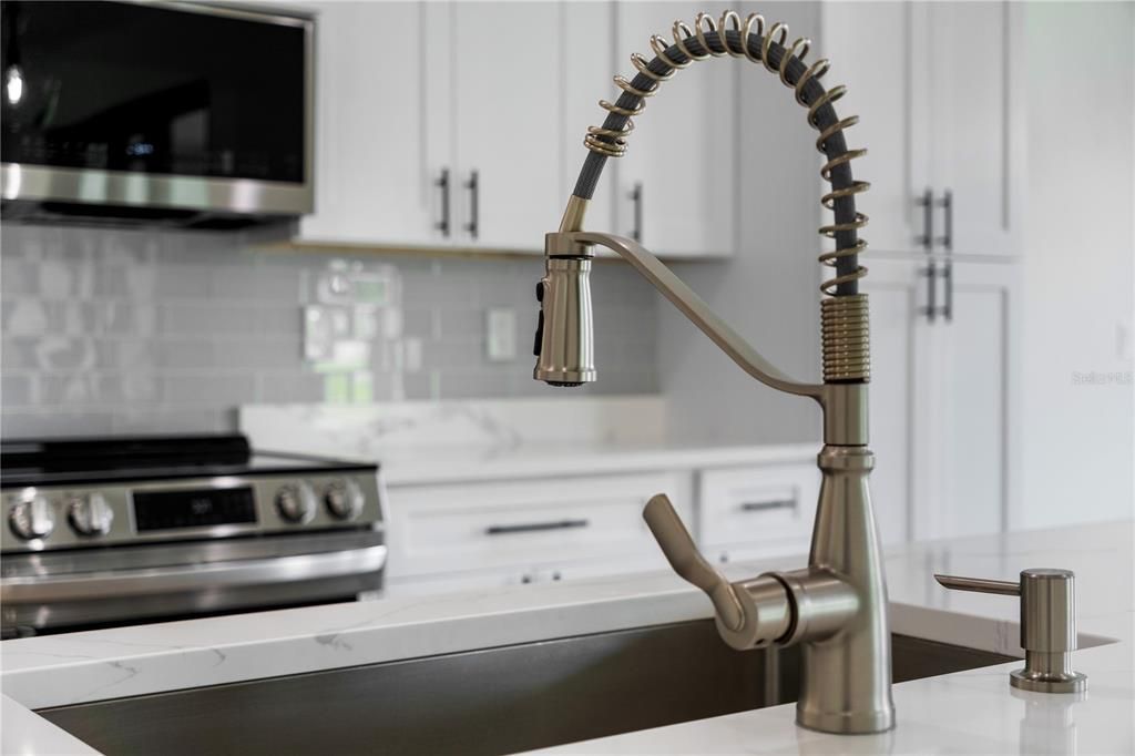 待售: $438,000 (3 贝兹, 2 浴室, 1933 平方英尺)