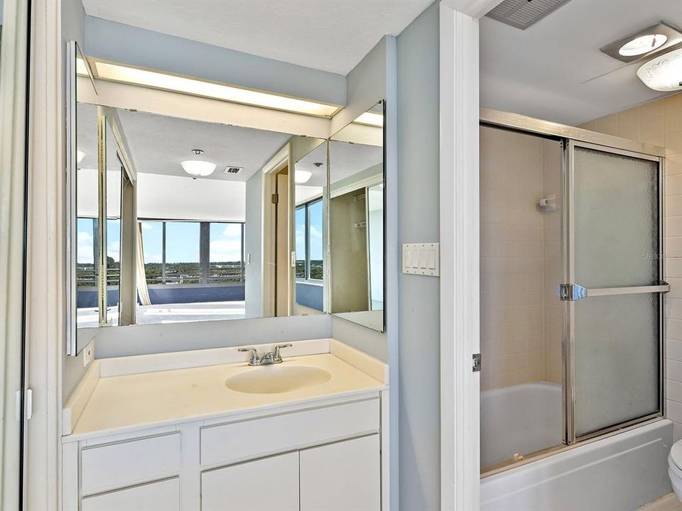 En Venta: $829,000 (2 camas, 2 baños, 1636 Pies cuadrados)