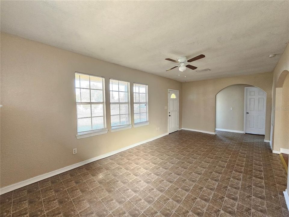 En Renta: $1,650 (3 camas, 2 baños, 1101 Pies cuadrados)