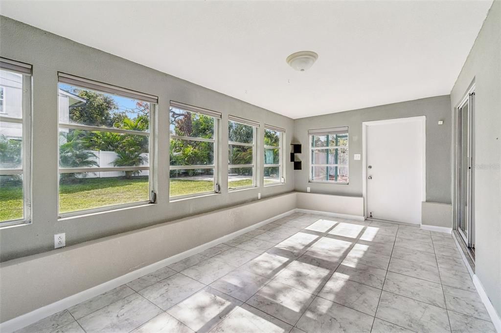 For Sale: $430,000 (3 beds, 2 baths, 1084 Square Feet)