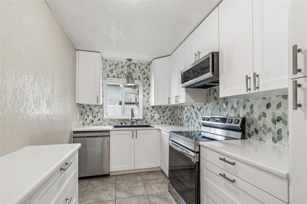 For Sale: $430,000 (3 beds, 2 baths, 1084 Square Feet)