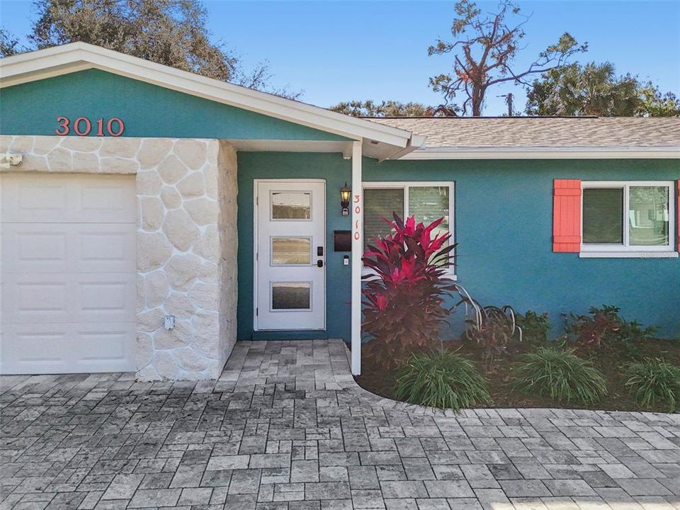 For Sale: $430,000 (3 beds, 2 baths, 1084 Square Feet)