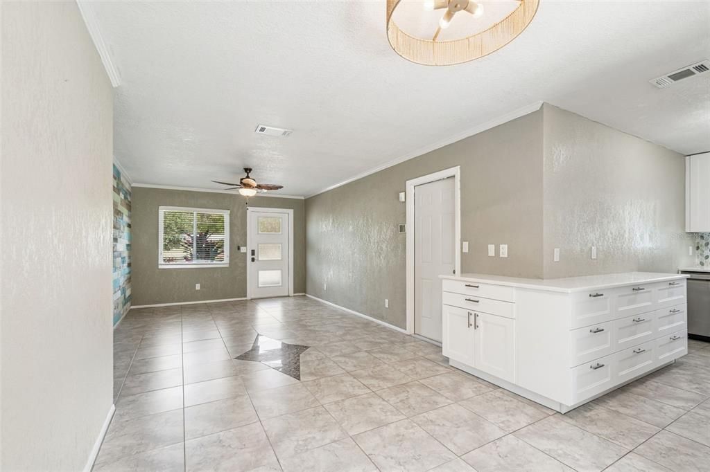 For Sale: $430,000 (3 beds, 2 baths, 1084 Square Feet)