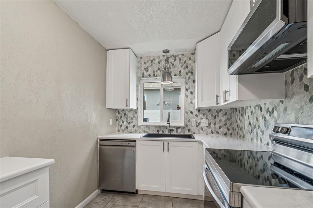 For Sale: $430,000 (3 beds, 2 baths, 1084 Square Feet)