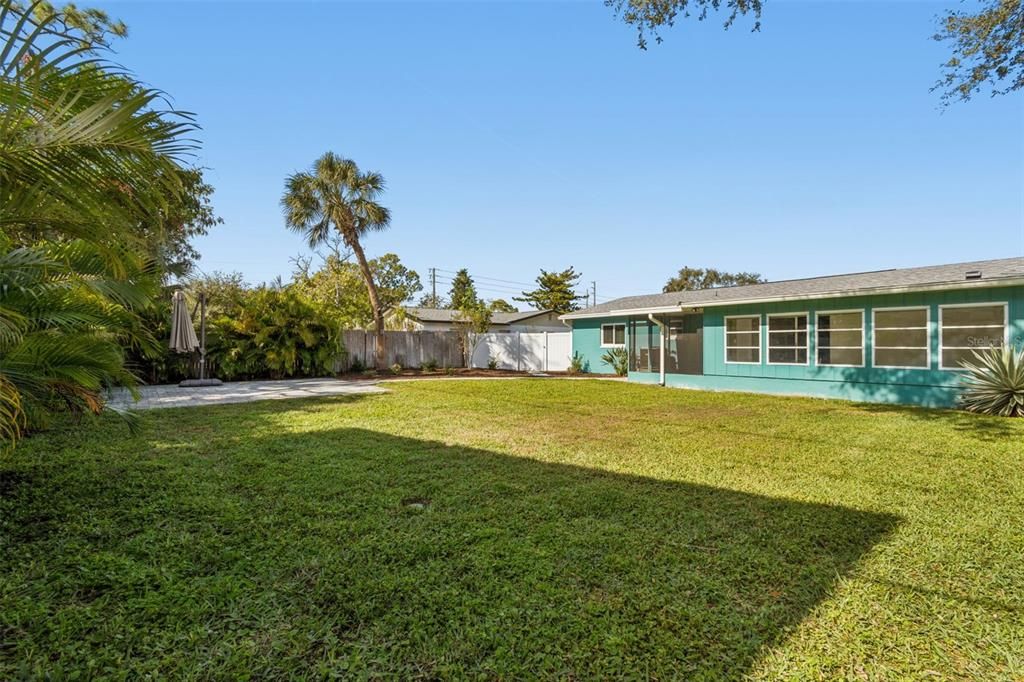 For Sale: $430,000 (3 beds, 2 baths, 1084 Square Feet)