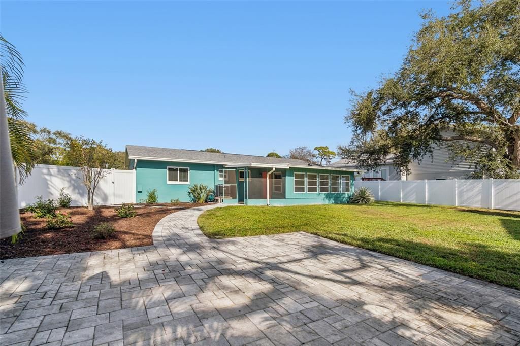 For Sale: $430,000 (3 beds, 2 baths, 1084 Square Feet)