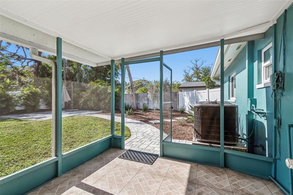 For Sale: $430,000 (3 beds, 2 baths, 1084 Square Feet)